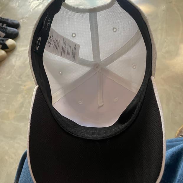 오클리 화이트 매쉬 캡 9