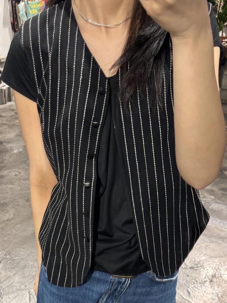Black vertical contrast stitch vest 4