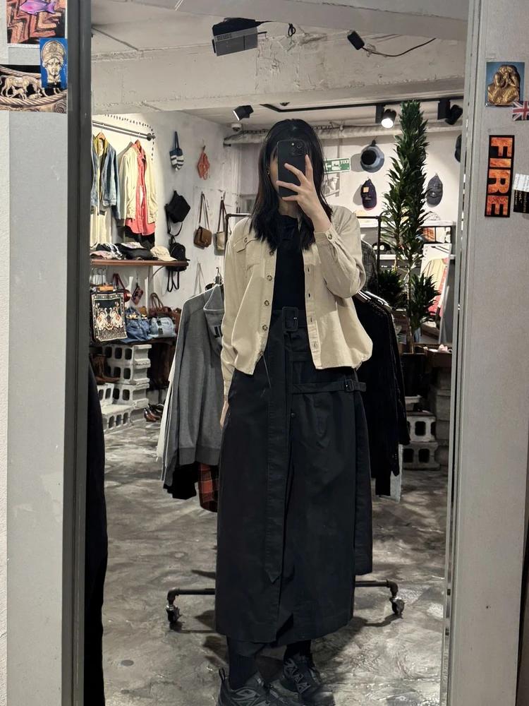 Belted black side slit skirt 3