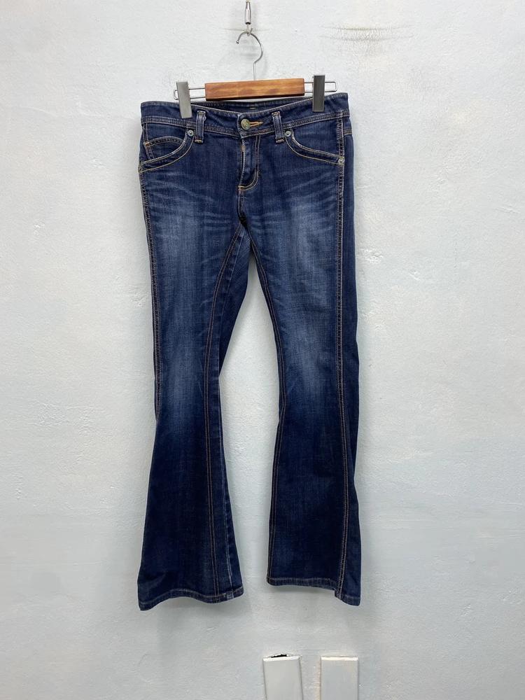 Wrangler dark blue low rise bootcut jeans 6
