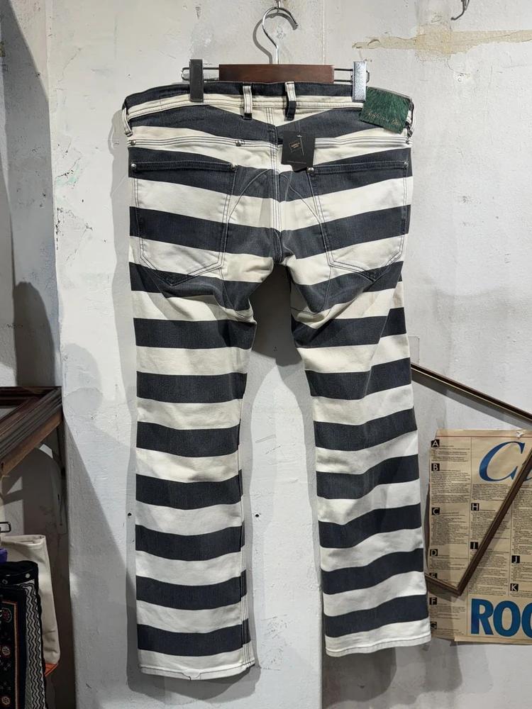 Two-tone striped low-rise pants 8