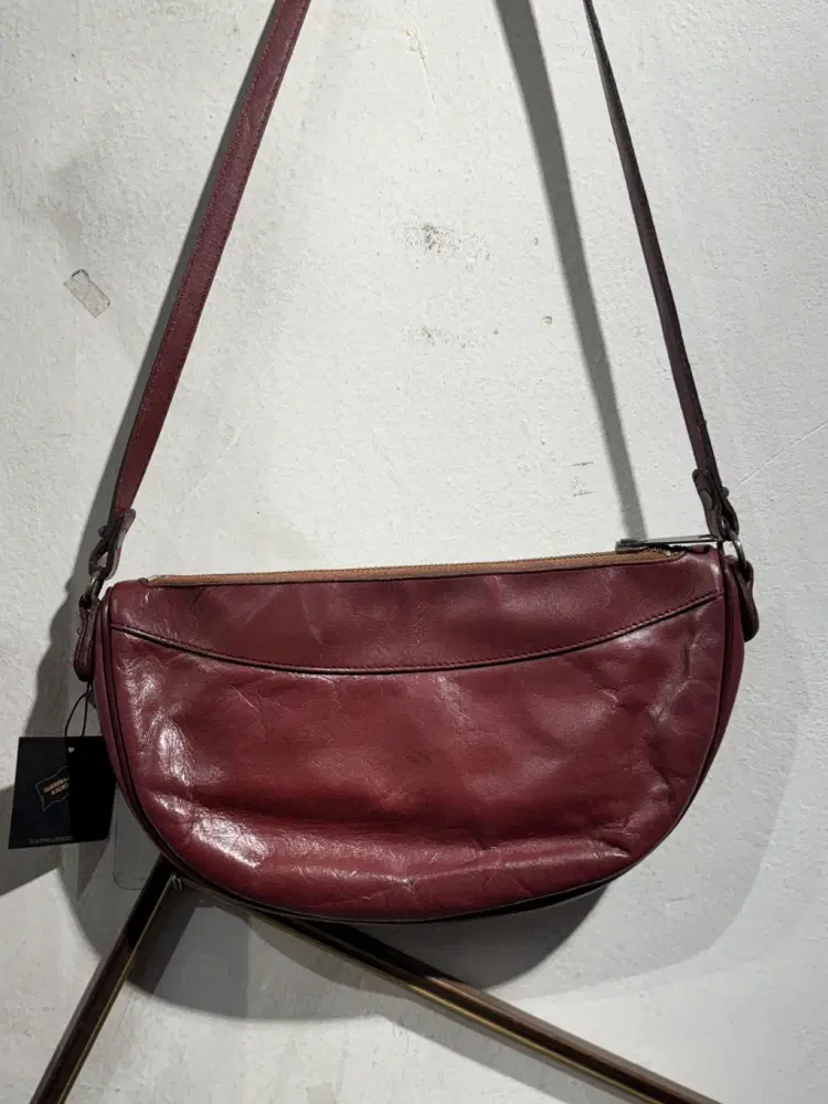 Aigner wine crescent crossbody bag 5