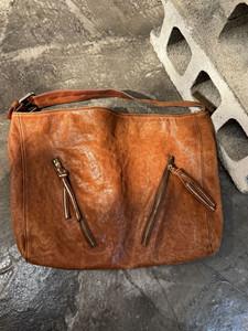Brown zipper detail shoulder bag 2