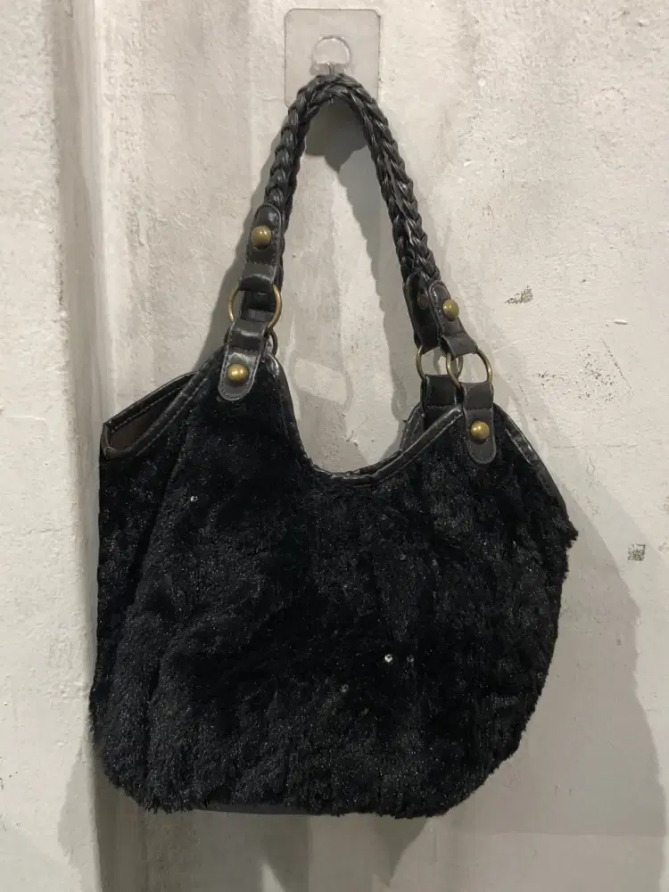 Black fur hobo shoulder bag_to 6