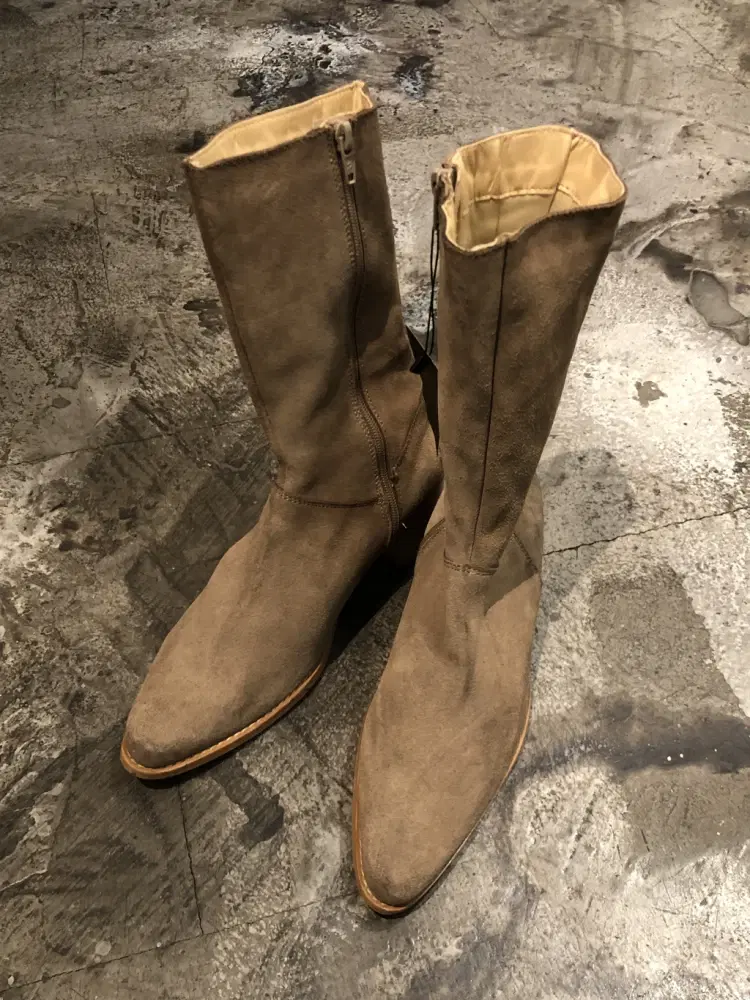 Beige suede boots 3