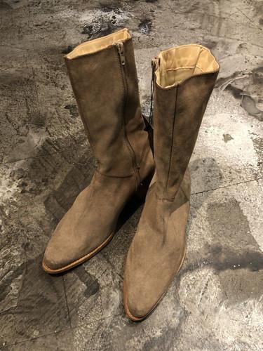 Beige suede boots 11