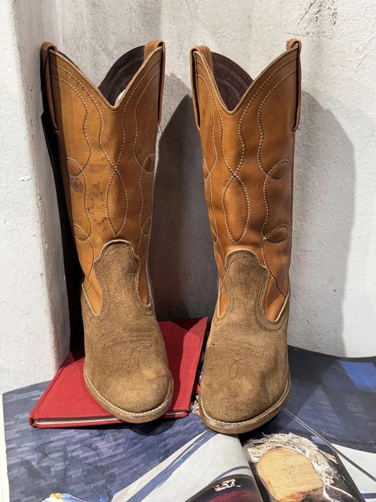 Pointed-toe western boots 4