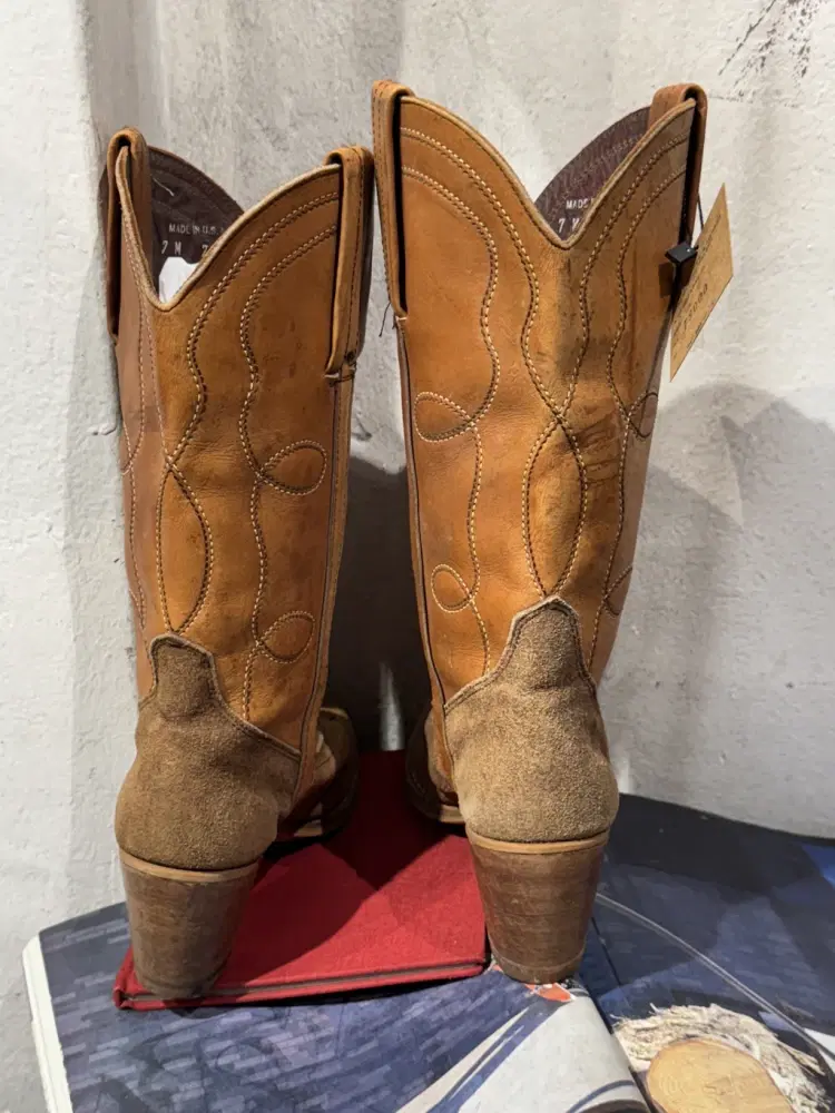 Pointed-toe western boots 7