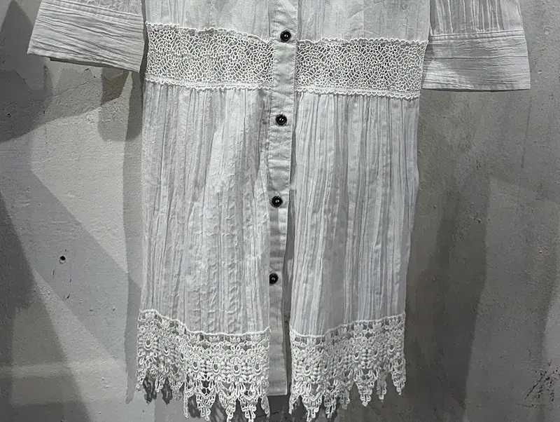 White eyelet long blouse +to 6
