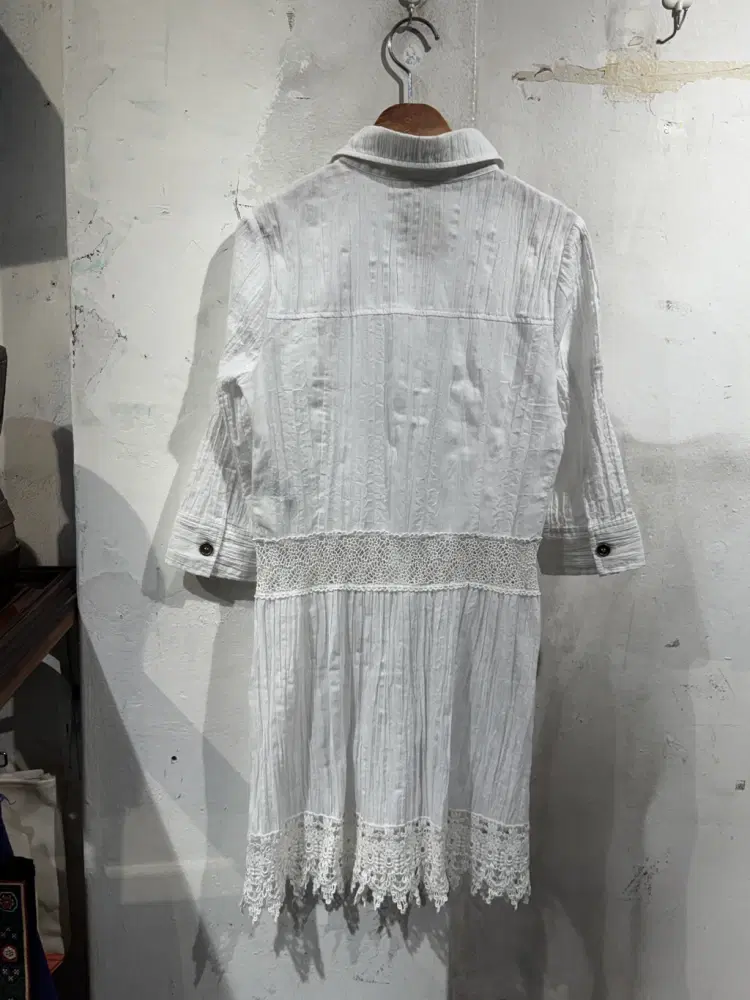 White eyelet long blouse +to 7