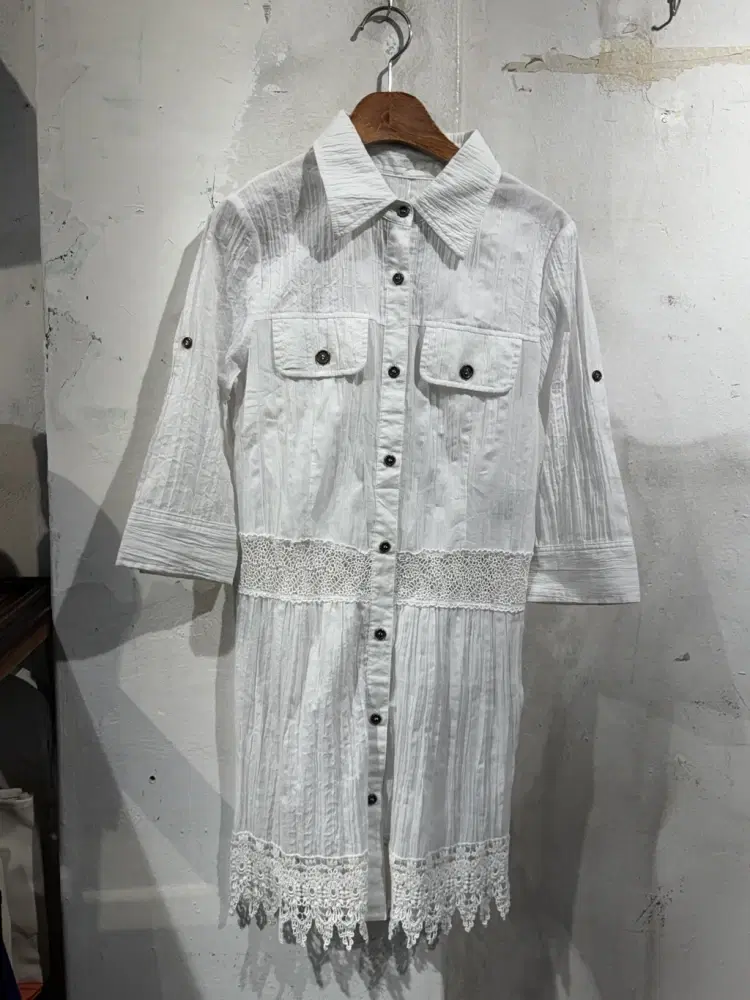 White eyelet long blouse +to 4