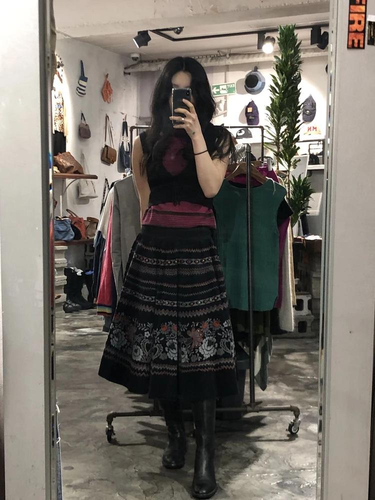 Black patterned midi flared skirt +to 5