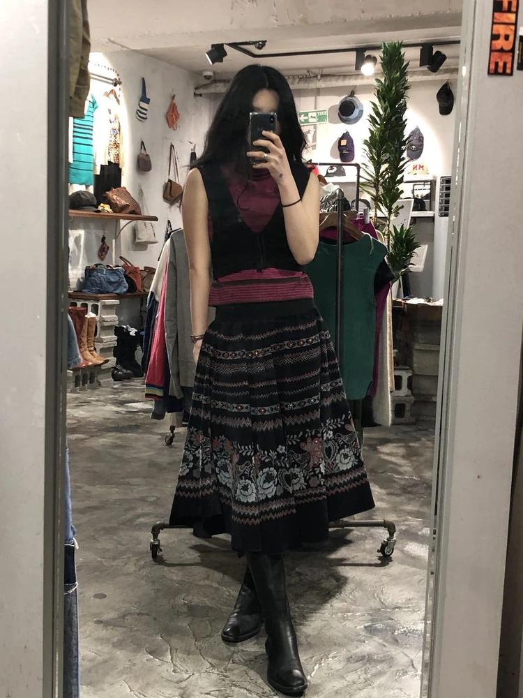 Black patterned midi flared skirt +to 3