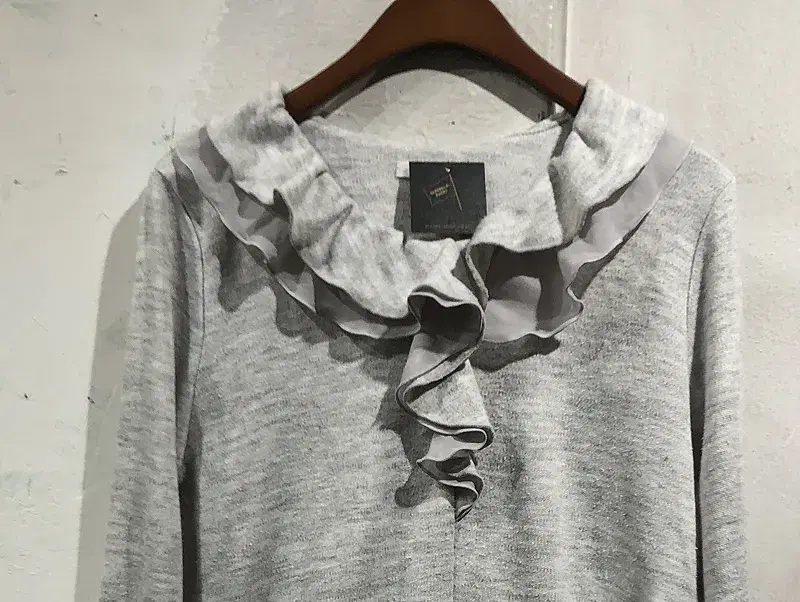 Glacier light gray frill neck sweatshirt +to 7