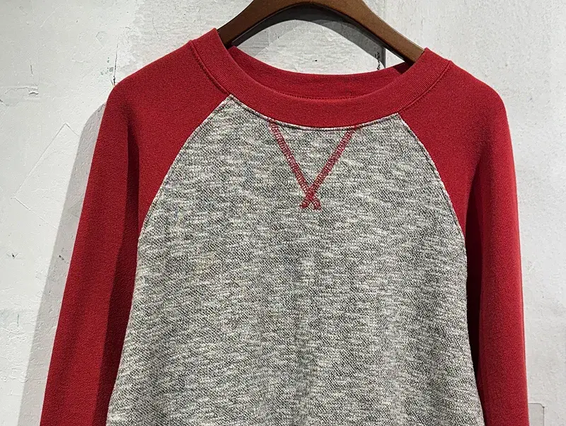 Healthknit red raglan sweatshirt +to 6