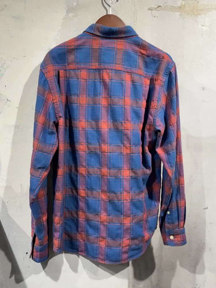 The North Face checkered shirt +to 8