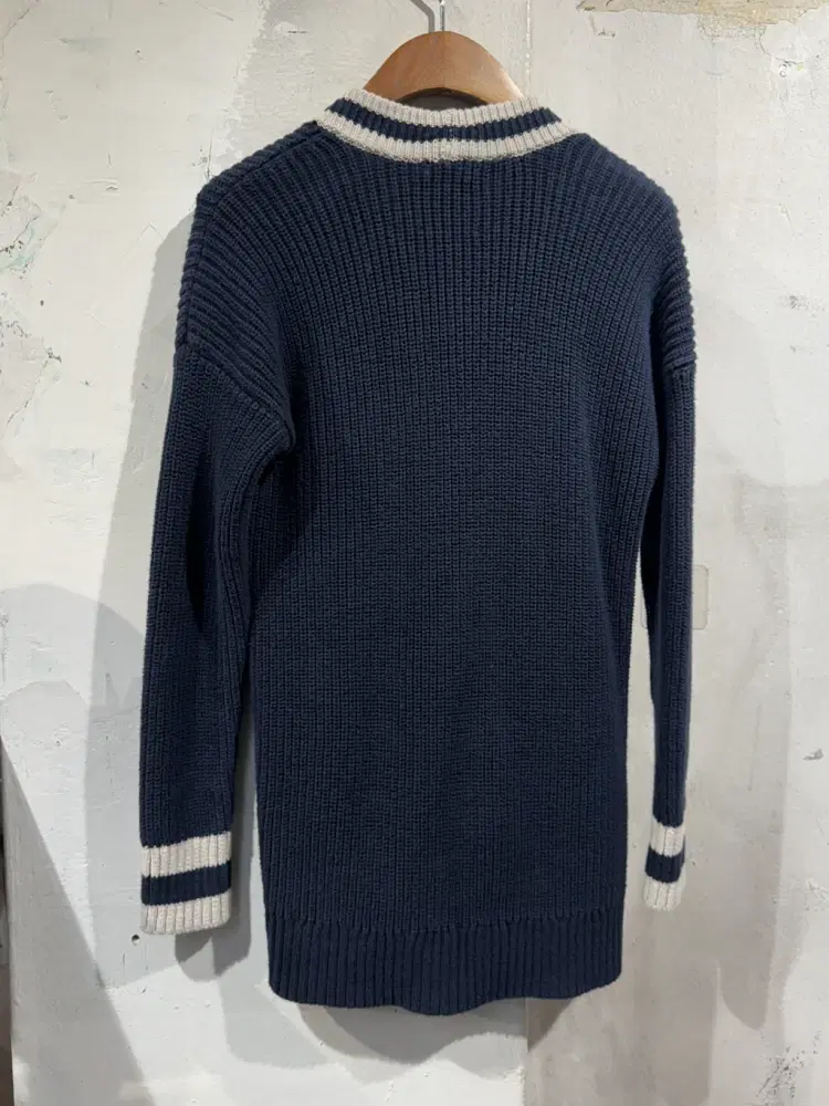 Abercrombie & Fitch navy cardigan +to 6