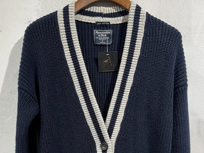 Abercrombie & Fitch navy cardigan +to 4