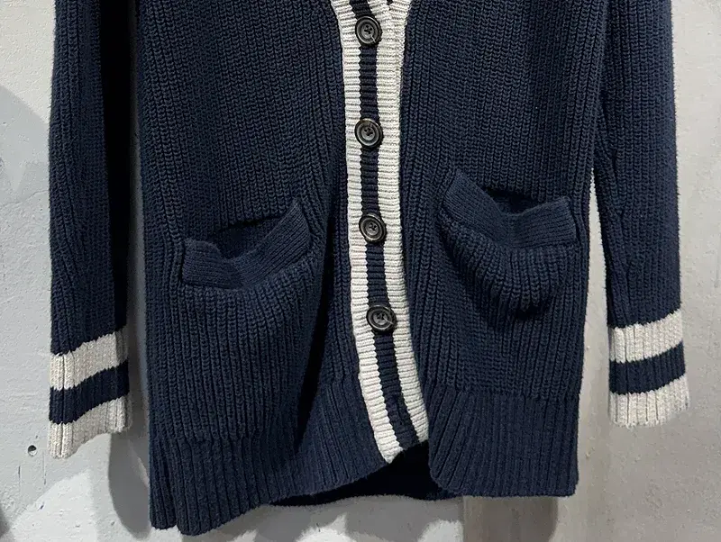 Abercrombie & Fitch navy cardigan +to 5