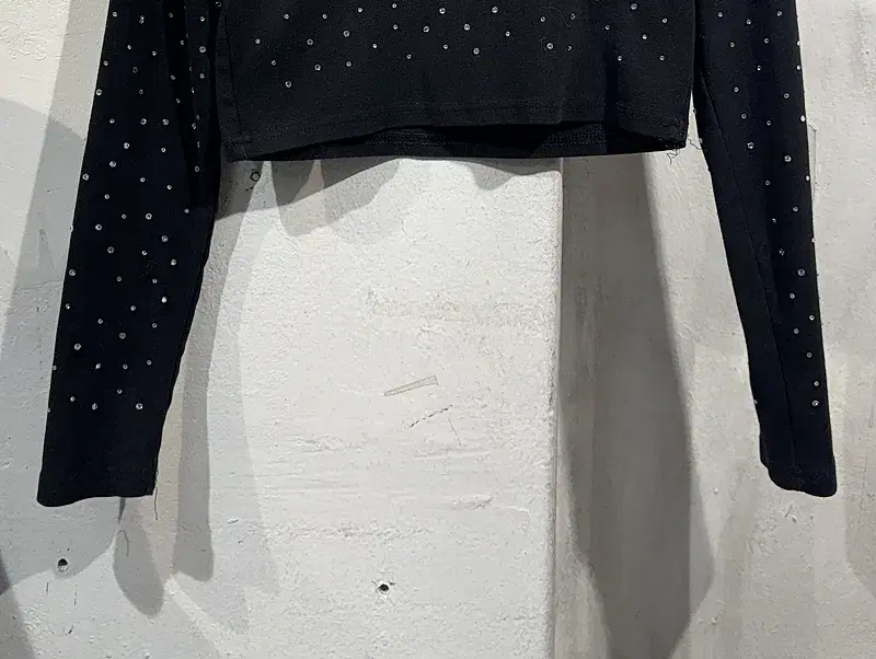 Black crystal cropped t-shirt +to 5