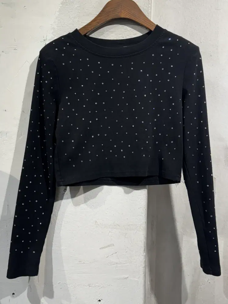 Black crystal cropped t-shirt +to 3