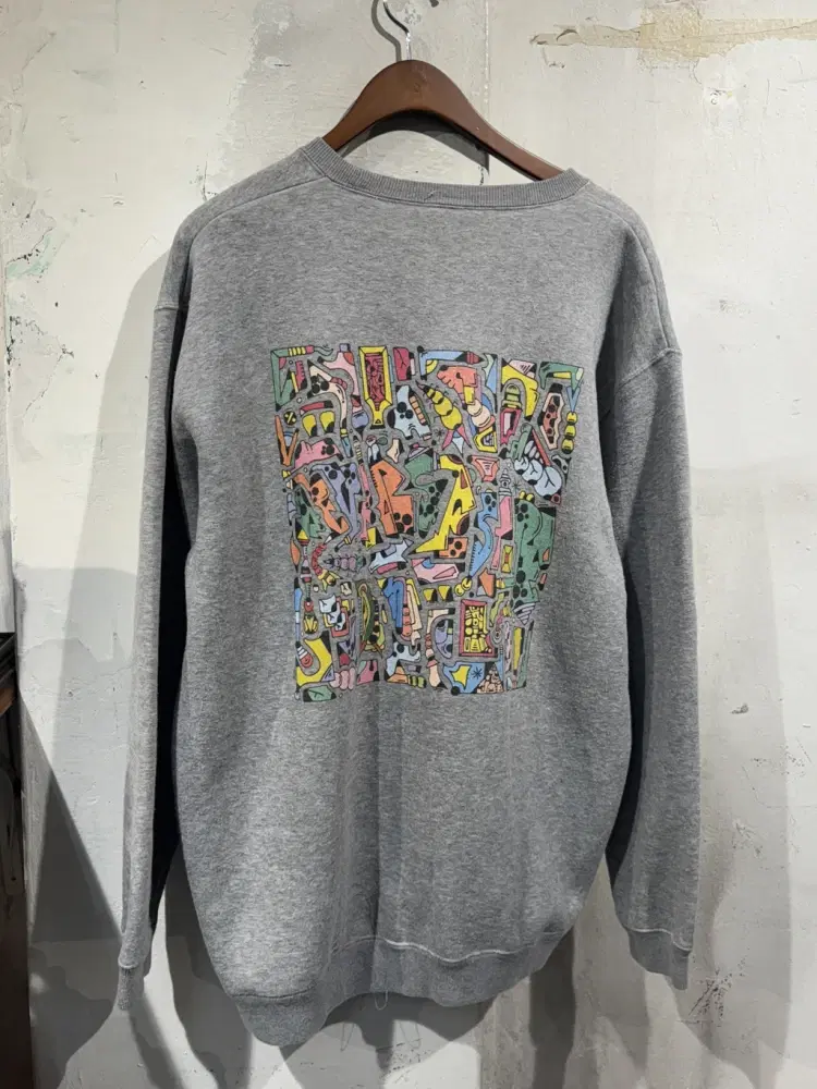 Reverse light gray sweatshirt +to 7
