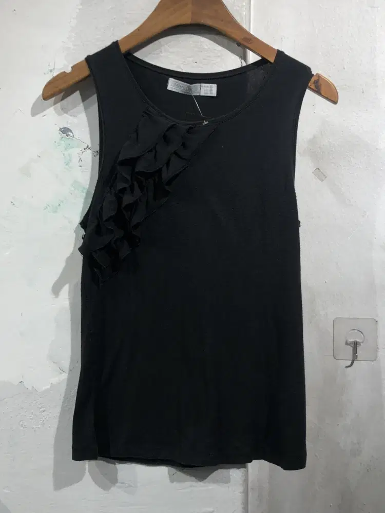 Zara Trf black sleeveless +to 5