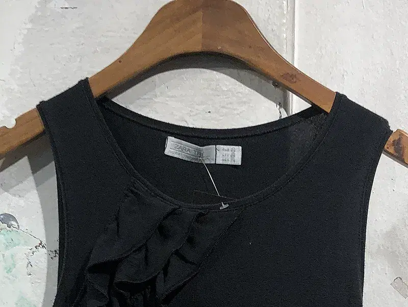 Zara Trf black sleeveless +to 6