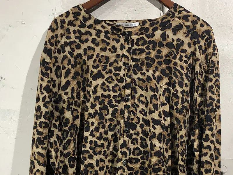 Van Heusen Studio leopard blouse +to 4