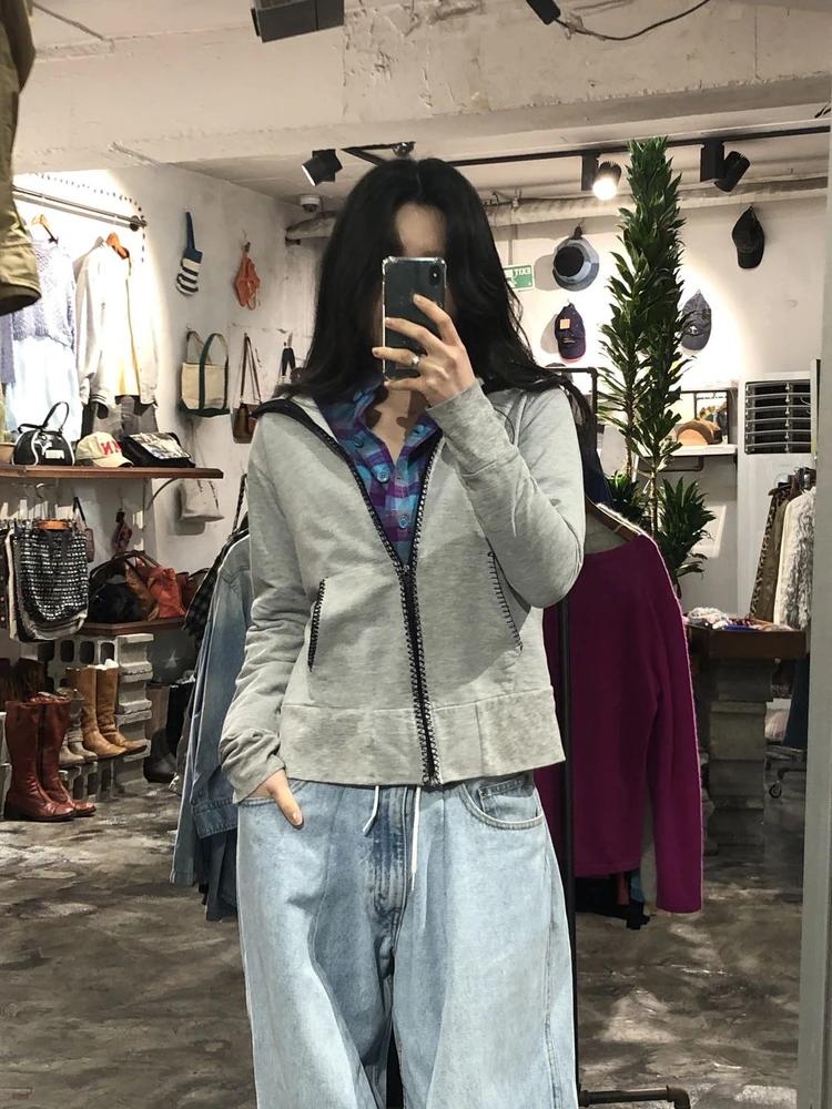 Light gray zip up hoodie +to 4