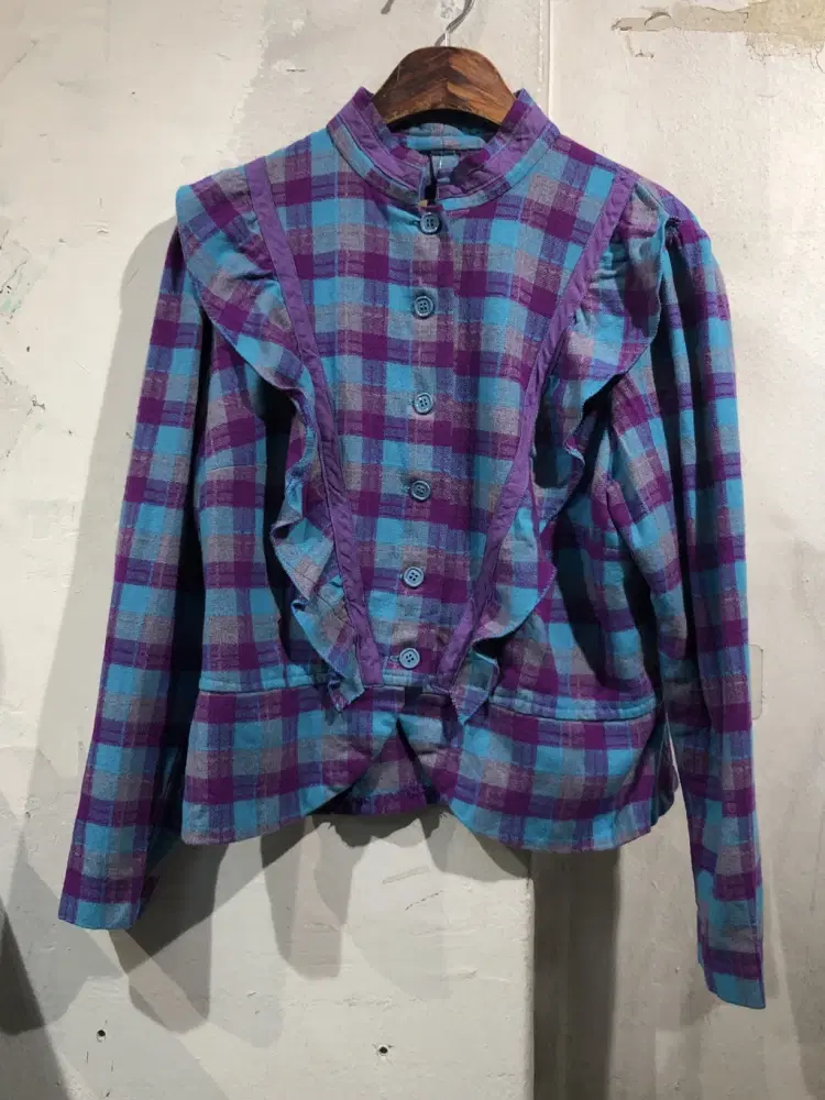 Blue check frilled blouse+to 5