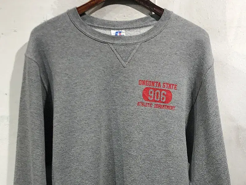 Russell Athletic gray sweatshirt +to 4