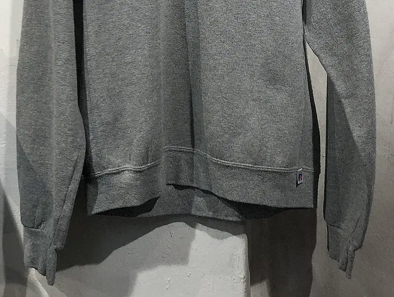 Russell Athletic gray sweatshirt +to 5