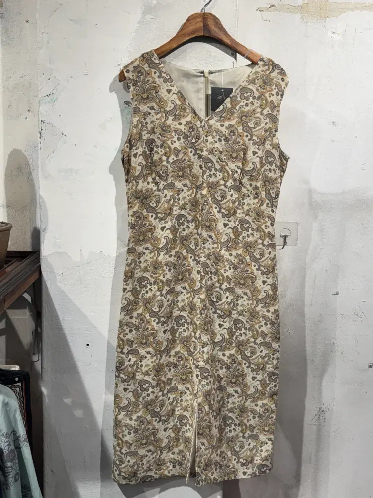 Paisley print sleeveless onepiece +to 4