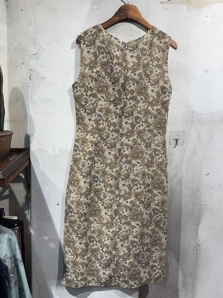 Paisley print sleeveless onepiece +to 8