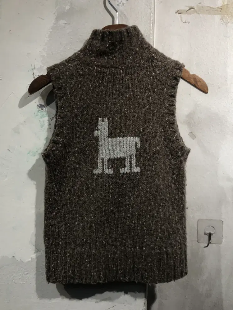 Brown sweater zip up vest +to 10