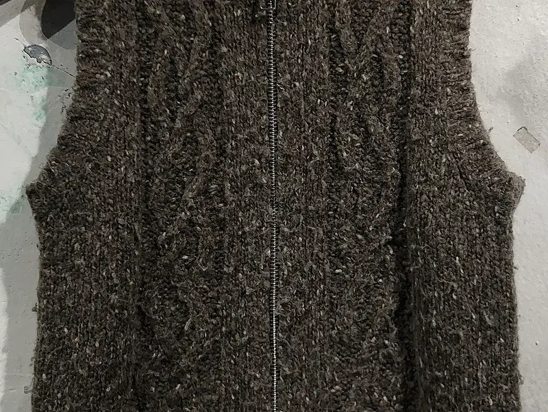 Brown sweater zip up vest +to 8