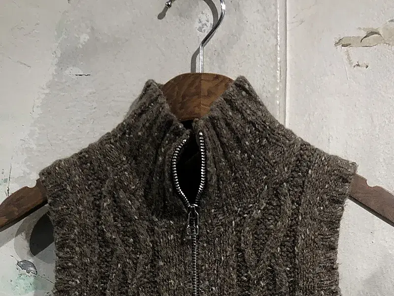 Brown sweater zip up vest +to 7