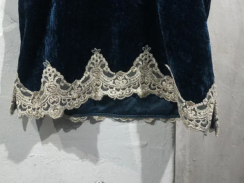 Turquoise lace velour sleeveless +to 9