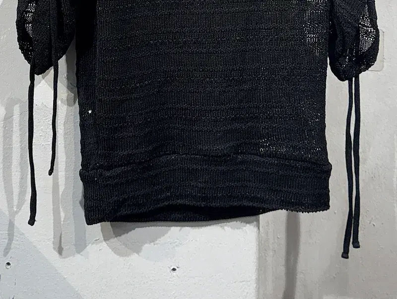Black puff shoulder knit t-shirt +to 8