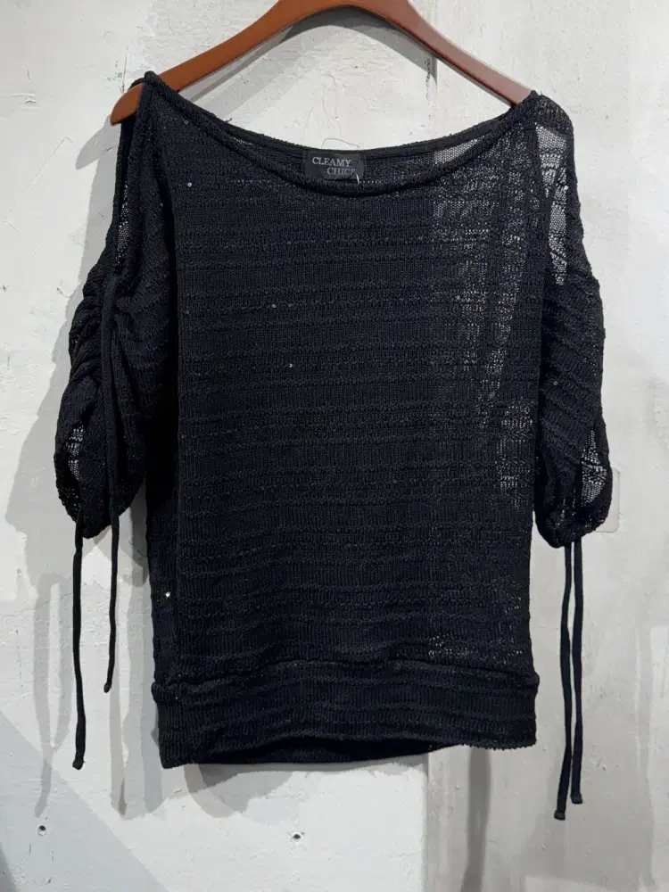 Black puff shoulder knit t-shirt +to 6