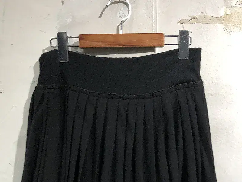 Babe black pleated bubble mini skirt +to 6