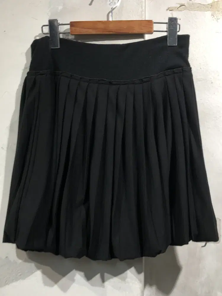 Babe black pleated bubble mini skirt +to 5