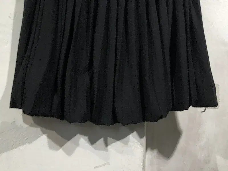 Babe black pleated bubble mini skirt +to 7