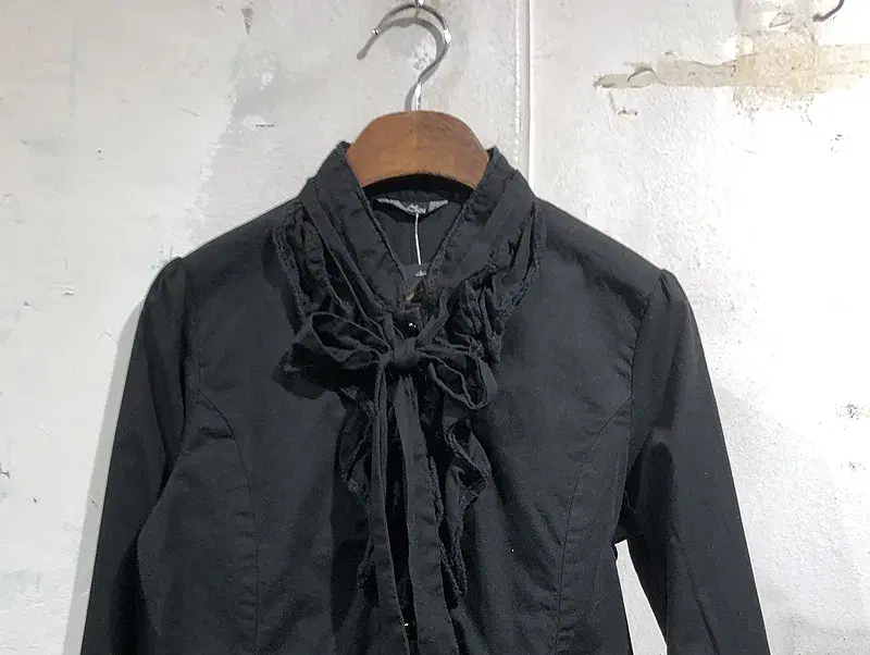 Chou Chou black ribbon blouse +to 7