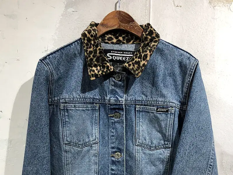 Squeeze leopard collar denim jacket +to 7