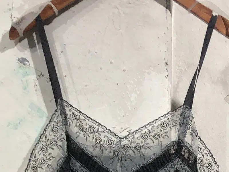 Black lace slip onepiece+to 4