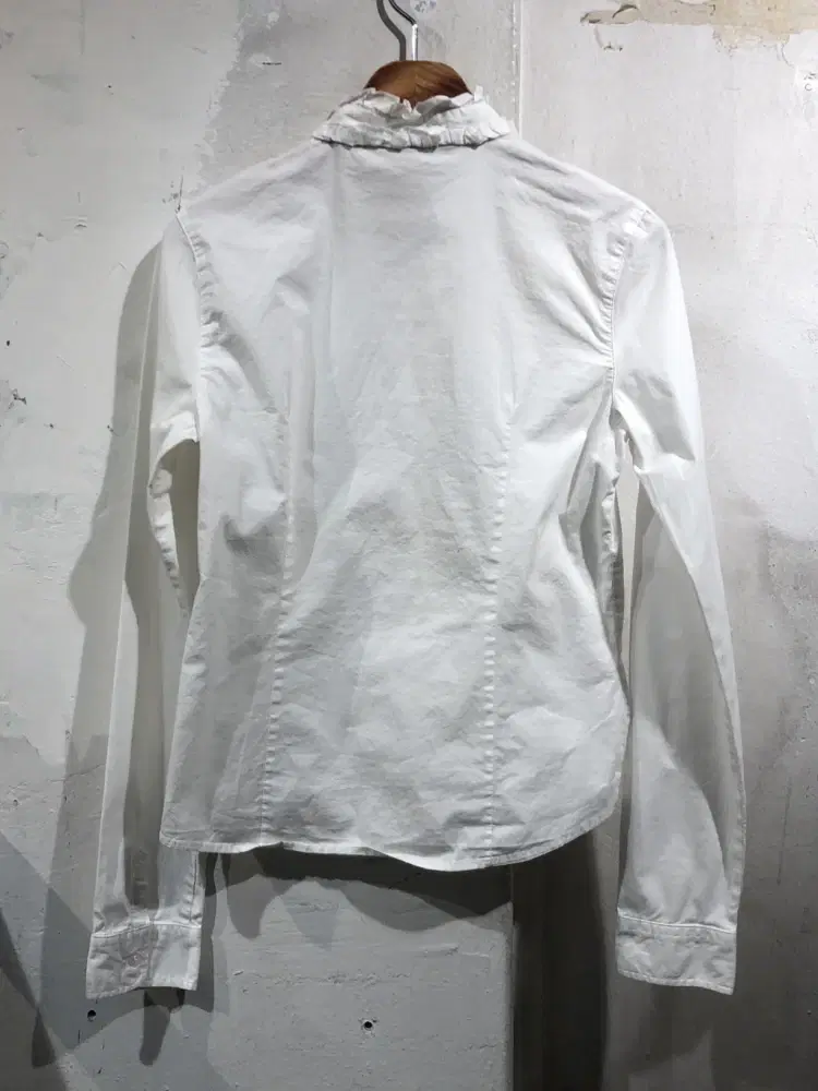 Ruffle-trim button up white blouse +to 6