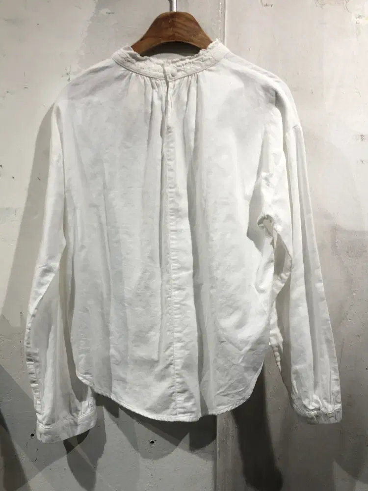 White lace neck point blouse +to 8