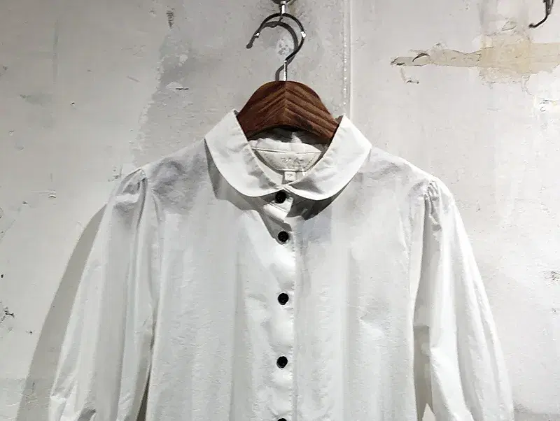 To B. By Agnes B. white blouse +to 6